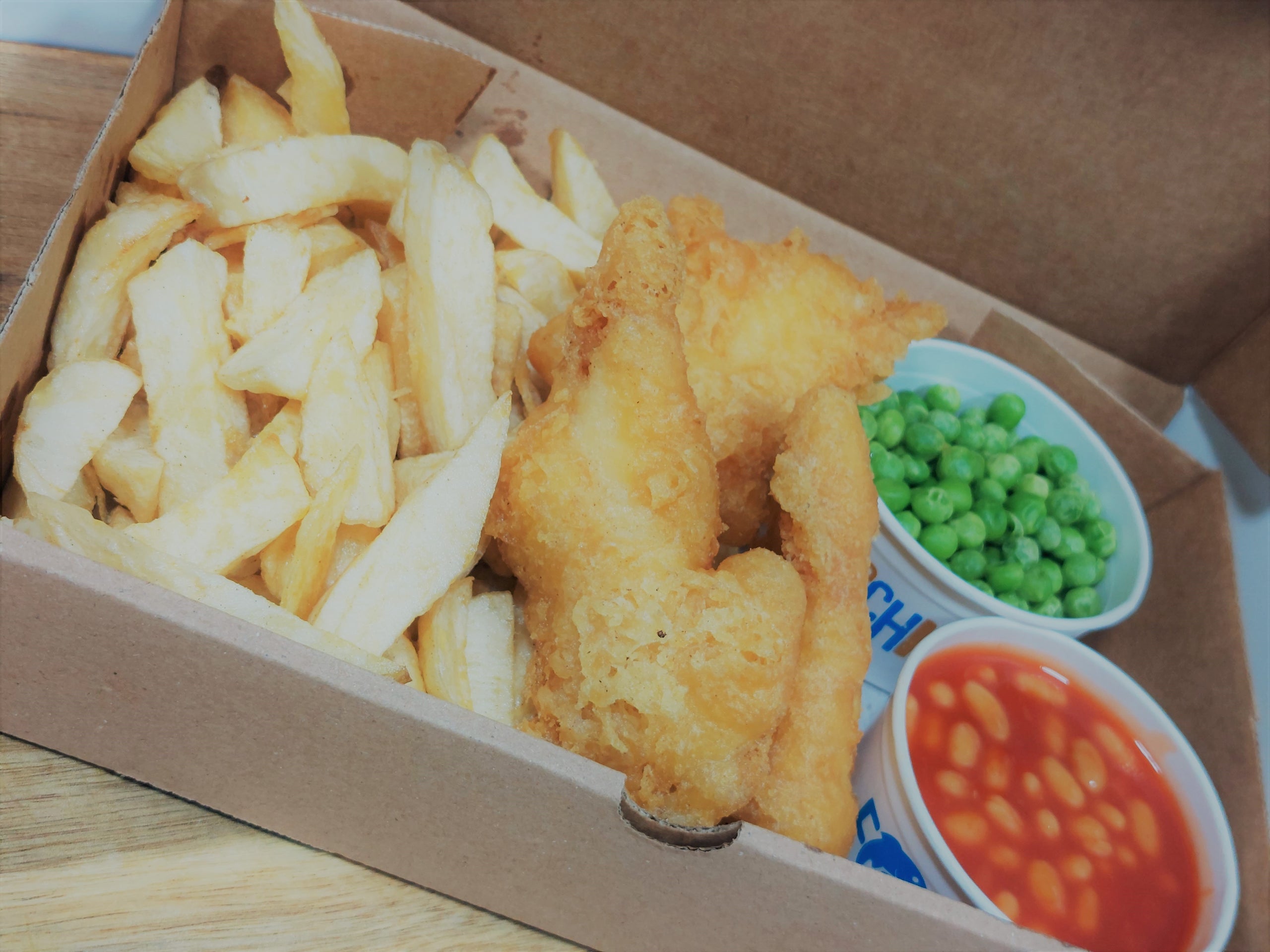 Childrens 4 Fish Bites & Chips with Peas or Beans
